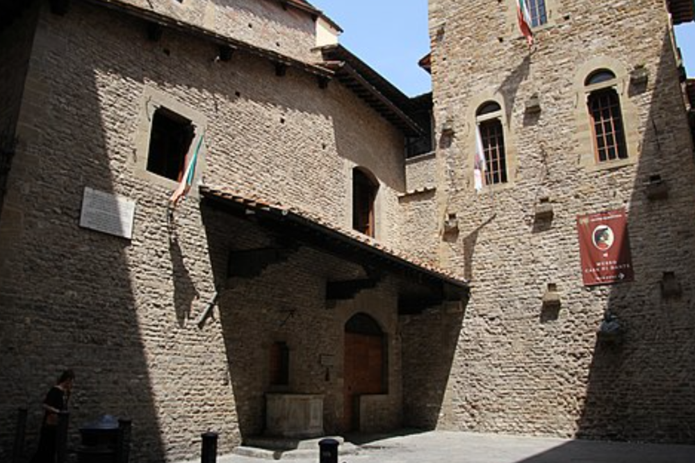 Firenze, ladri in azione al Museo Casa di Dante